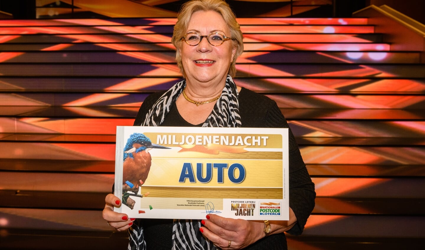Lida uit Oegstgeest won een gloednieuwe auto in eerste show Postcode Loterij Miljoenenjacht van dit voorjaar. | Foto Roy Beusker Fotografie