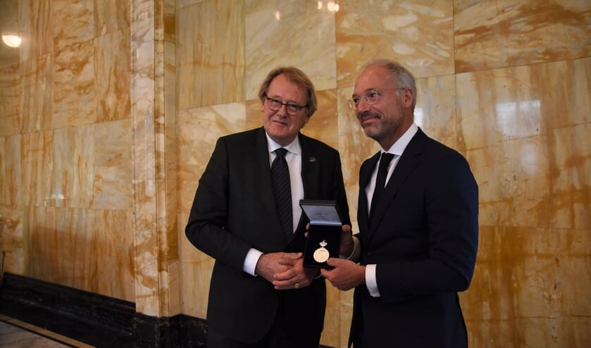 Jaap Smit (links) en Haro Schultz van Haegen. | Foto: Emile van Aelst.