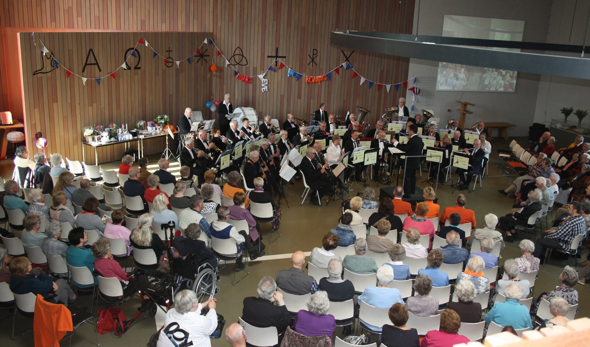 Het Gewestelijk Senioren Orkest trad op voor een volle zaal. 