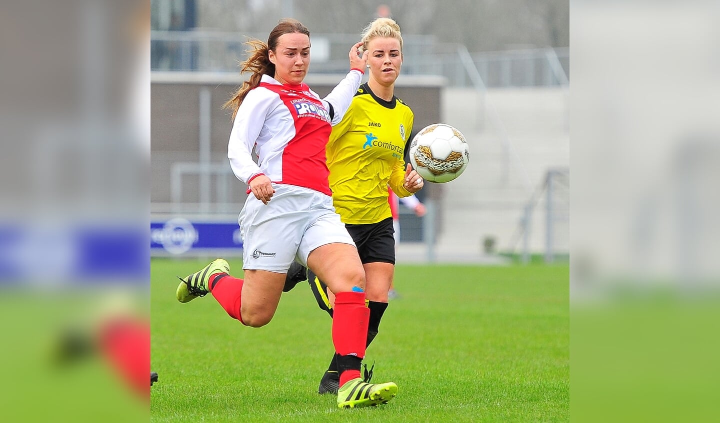  Yara Haasnoot van RCL is Britt van der Gulik voorbij en scoort de 1-0 voor RCL.