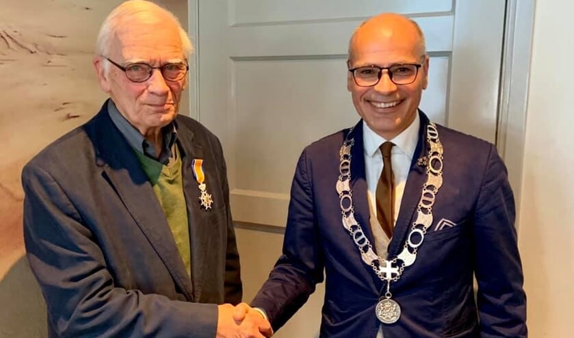 'Peter van Helsdingen stond in zijn leven altijd klaar voor raad. En is bovendien een aimabel mens', aldus burgemeester Jaensch.