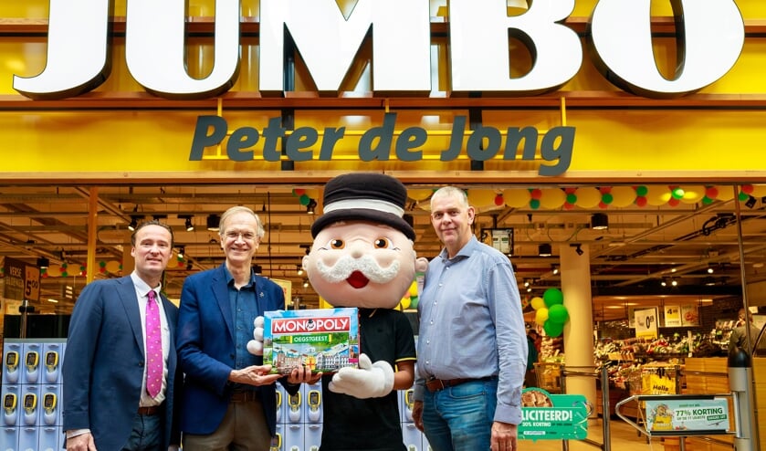 V.l.n.r. Rien de Haas, Wethouder Jan Nieuwenhuis, Mr. Monopoly en Peter de Jong. | Fotografie Jacqueline Spaans