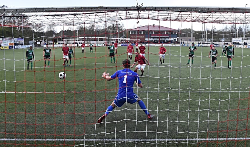 Jaap van Duijn scoort uit een strafschop de beslissende treffer. | Foto: PR