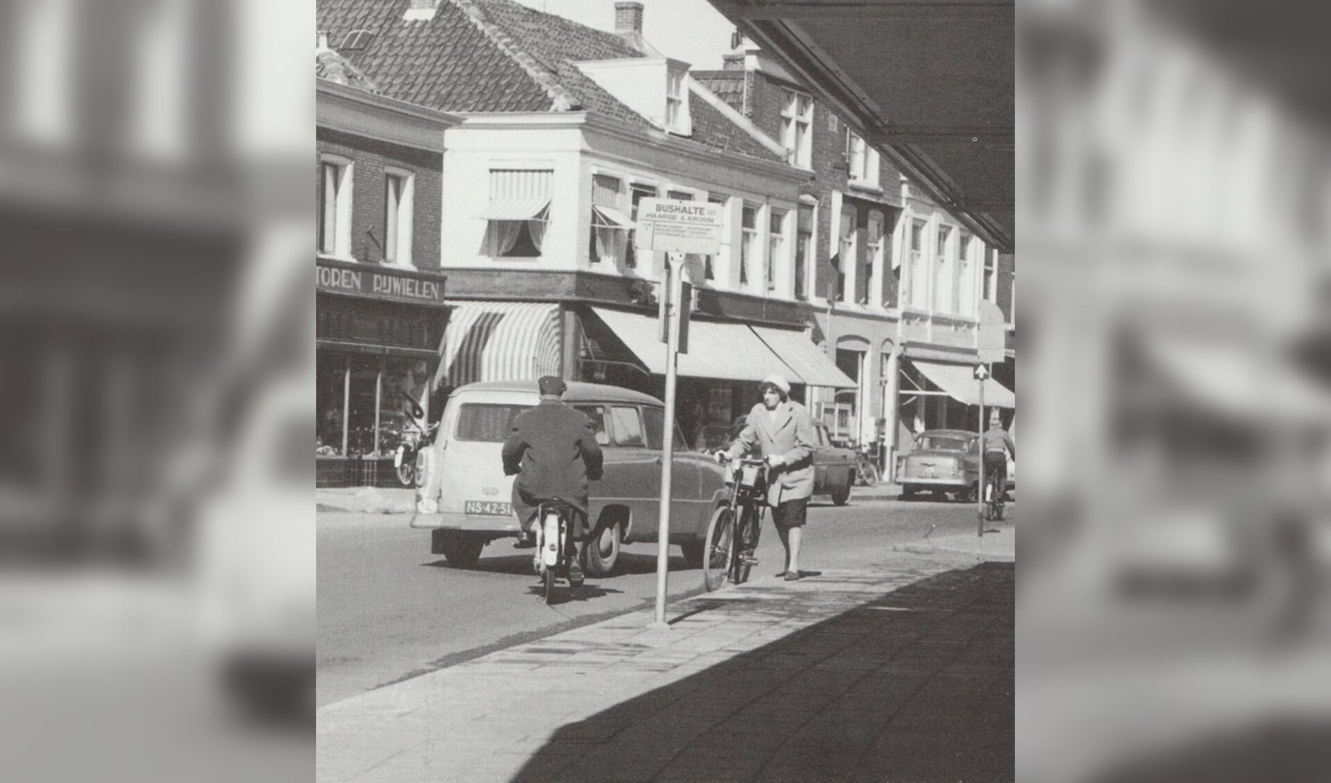 De Hoofdstraat, eind jaren '60. | Foto: archief SVvOH.