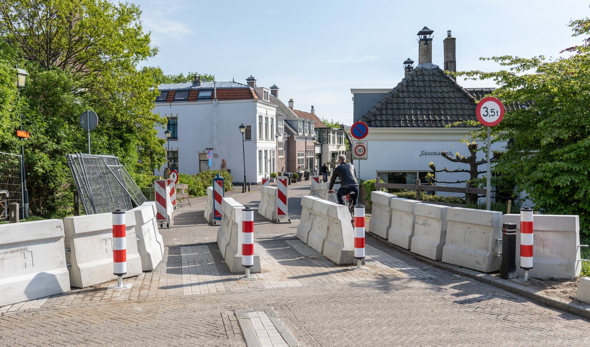 De Duikerbrug open voor voetgangers en fietsers.