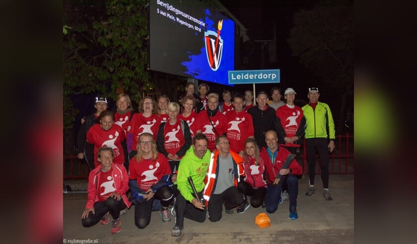 De FreedomRunnersLeiderdorp vorig jaar bij het ophalen van het Bevrijdingsvuur in Wageningen.