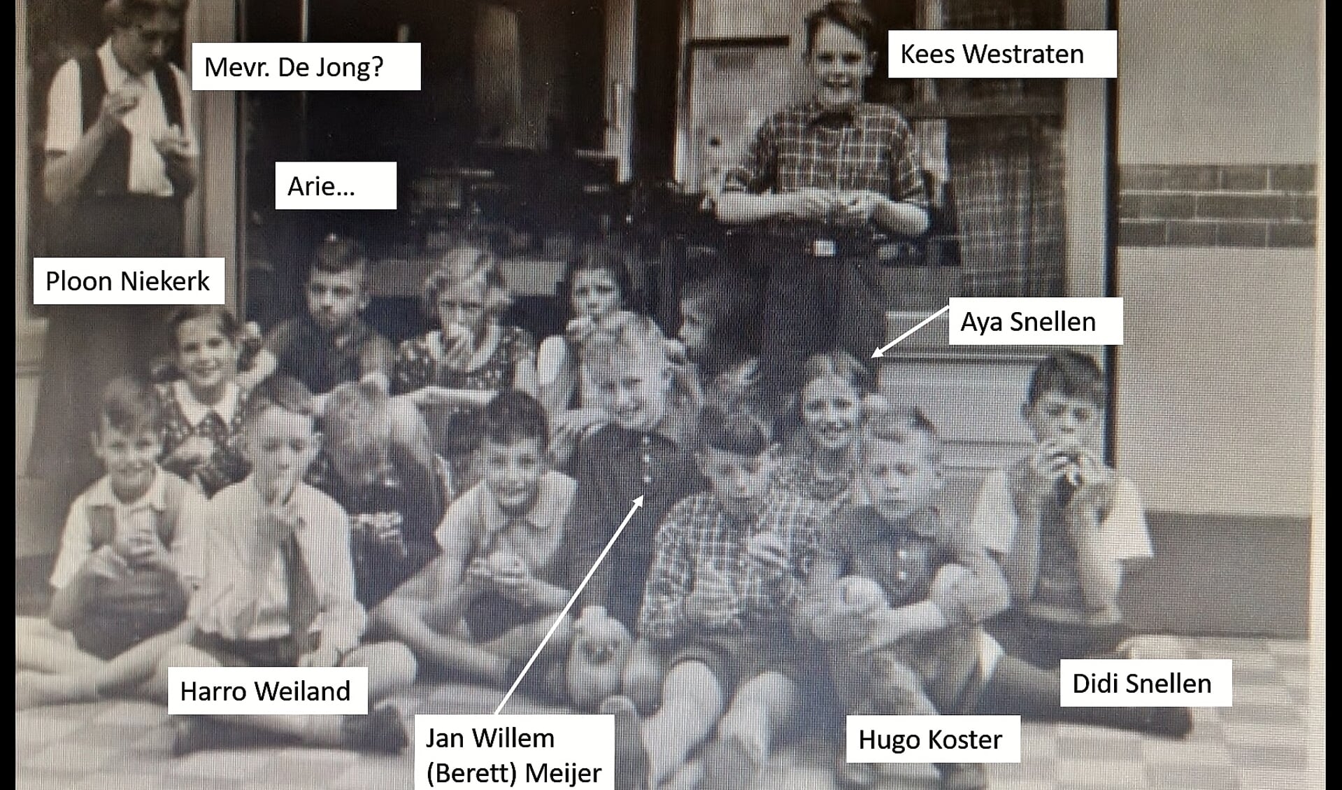 Klassenfoto van de Oegstgeester Montessorischool in de jaren '40.