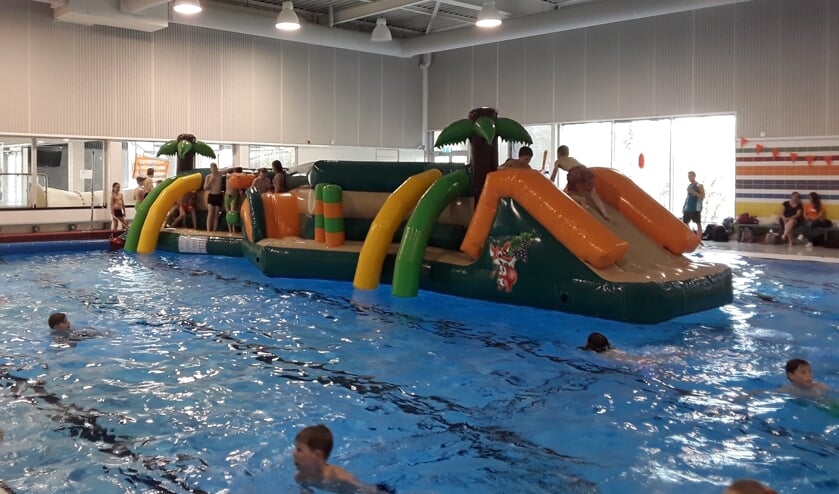 Het zal nog wel een tijdje duren voor er weer allerlei recreatieve activiteiten in het water kunnen worden gehouden in de Waterkanten.