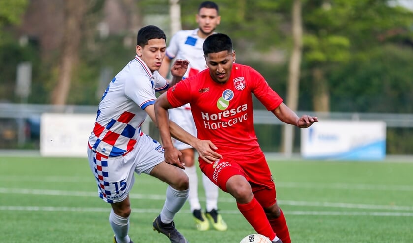 Rais Roshanali brak de ban voor Noordwijk door de 1-2 te scoren. | Foto: OrangePictures