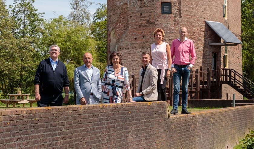 Vlnr: Klaas Slootweg, Wim Kruyt, Dorien Wassenaar, Robert Faas, Angela Kujach, Martijn Claassen. | Foto: Sven vd Vlugt.