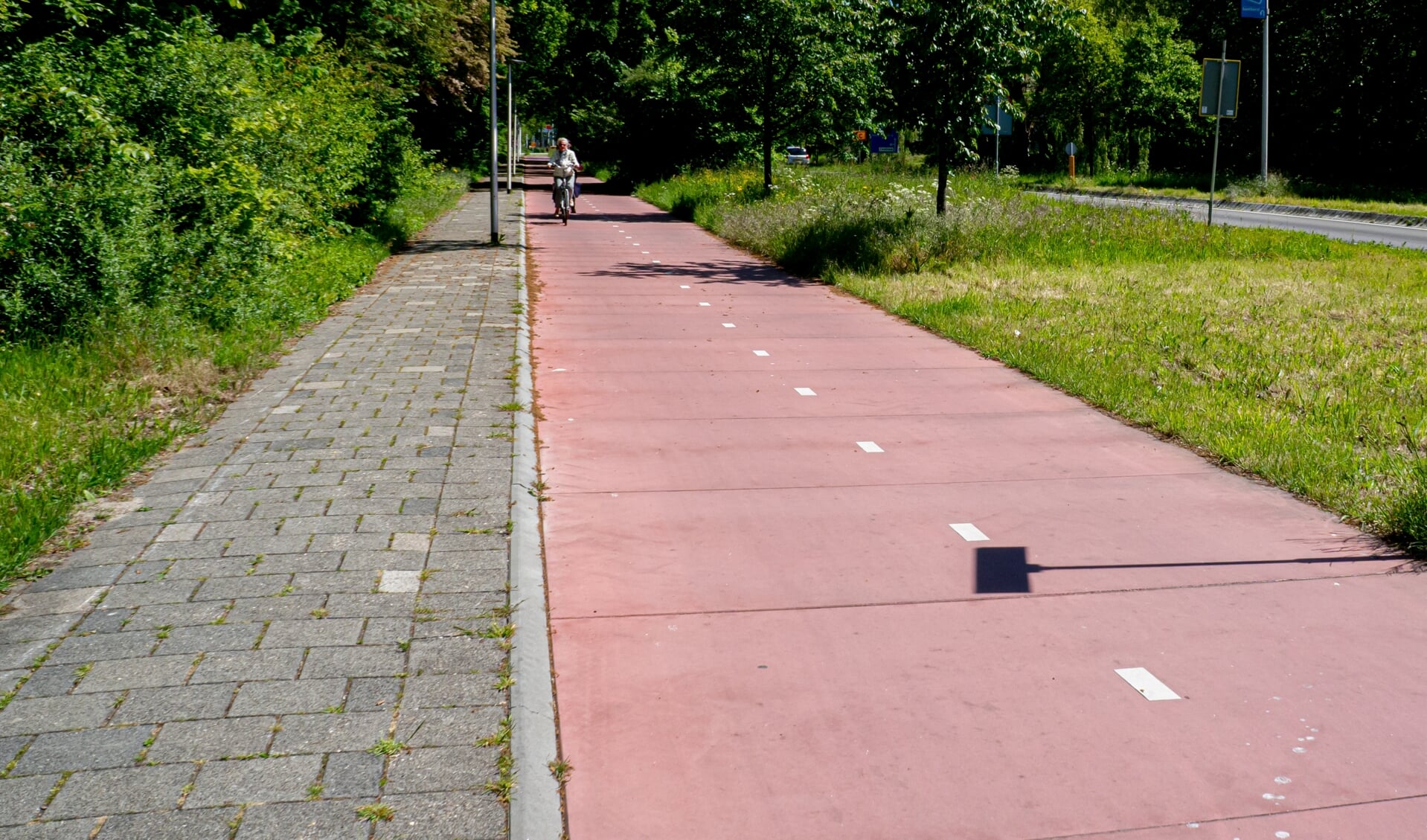 Het fietspad langs de Persant Snoepweg is opgeknapt, maar de staat van veel andere fietspaden laat te wensen over. Foto: J.P. Kranenburg 