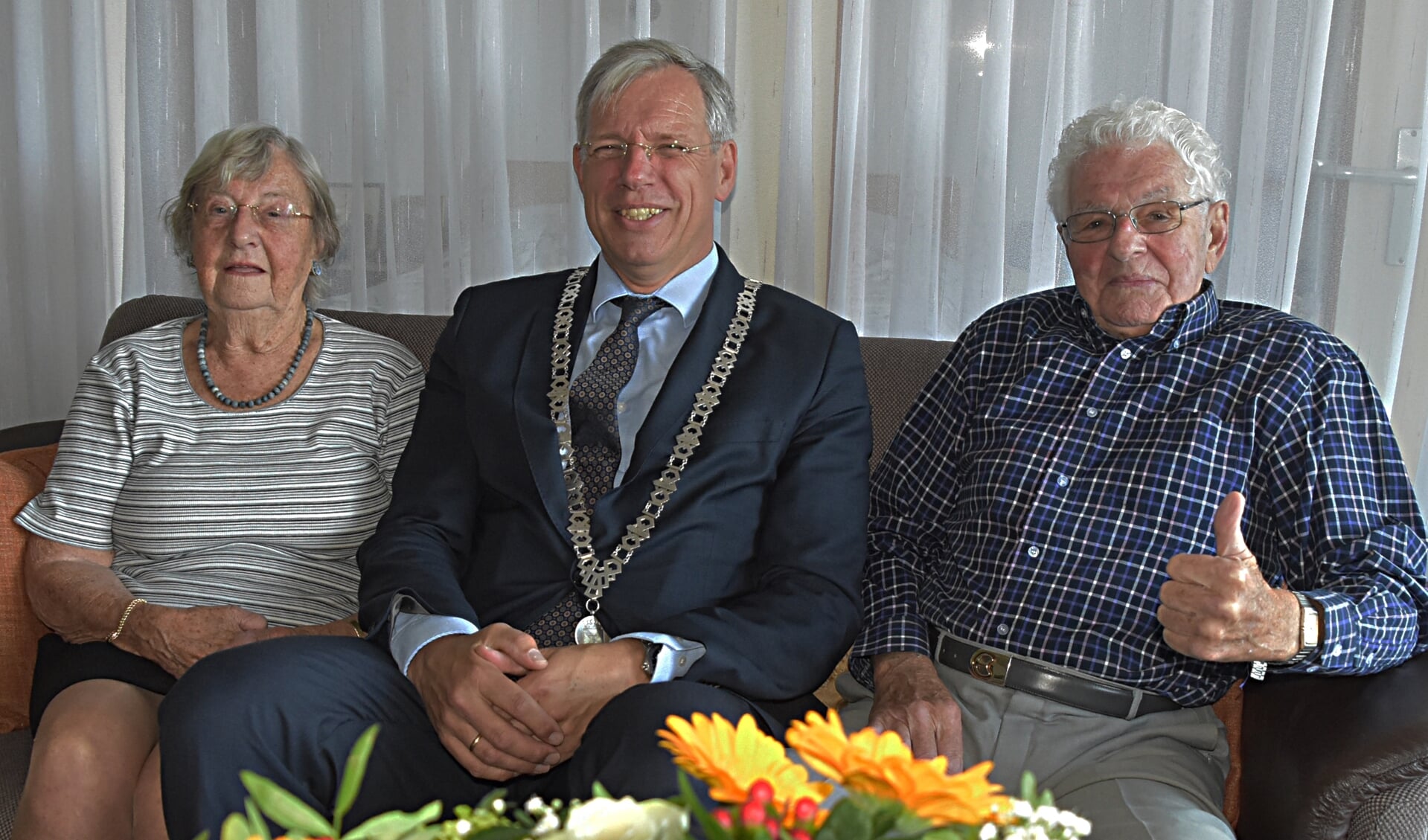 Burgemeester Visser bracht het bruidspaar afgelopen maandag een bezoek. 