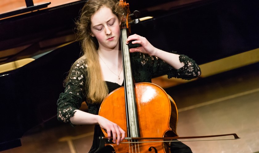 Florianne Remme speelt cello.