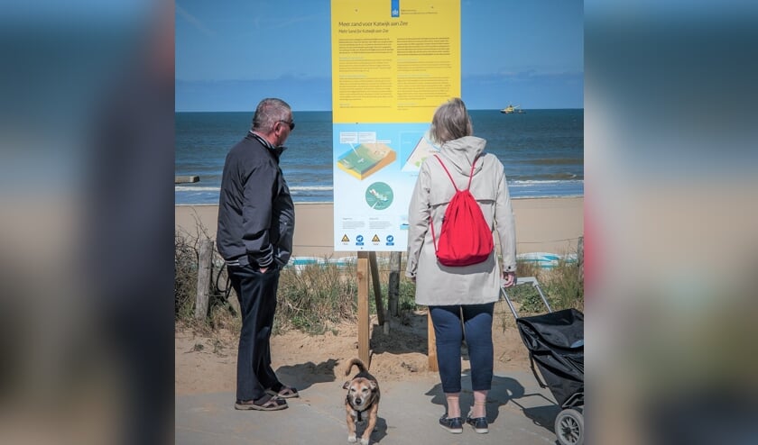 De informatieborden bij het Katwijkse strand.