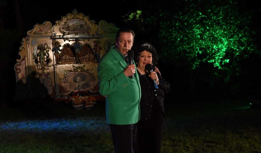 Willem Bey (neef van Mary Bey, de Zangeres Zonder Naam) en Harmina de Jonge. | Foto: