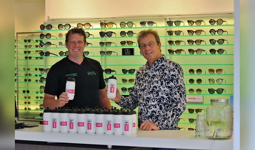 De kinderen ontvangen dit jaar een Bidon van Saton Optiek. Hut '16 wil hiermee het gebruik van plastic bekertjes verminderen.
