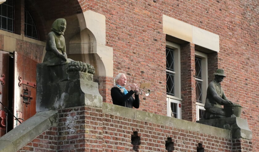 Het taptoe-signaal voorafgaand aan de twee minuten stilte.
