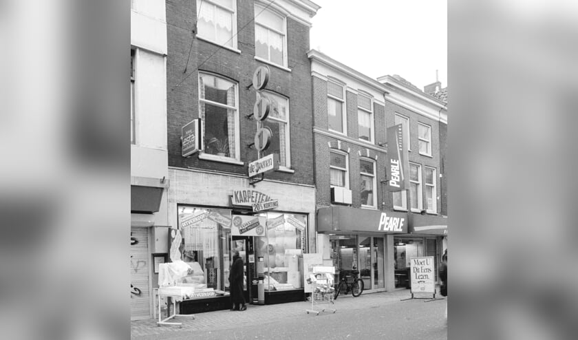 Het doek was gevallen, in 1995 ging de behangzaak De Drie Eenen dicht. Foto: Niek Bavelaar.