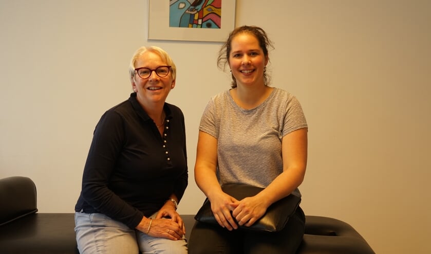 Juke Haanraadts (links) heeft haar patiënten met een gerust hart overgedragen aan Jolanda Plijter.