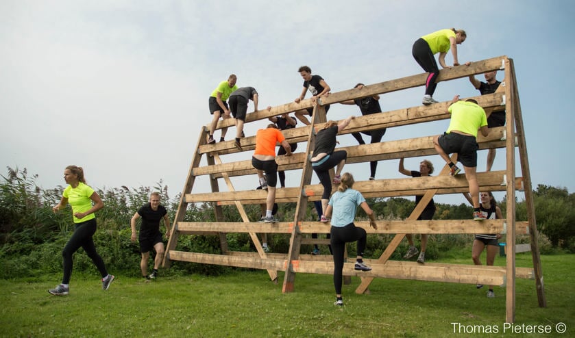 Een van de obstakels tijdens de Como Obstacle Run. | Foto: Thomas Pieterse