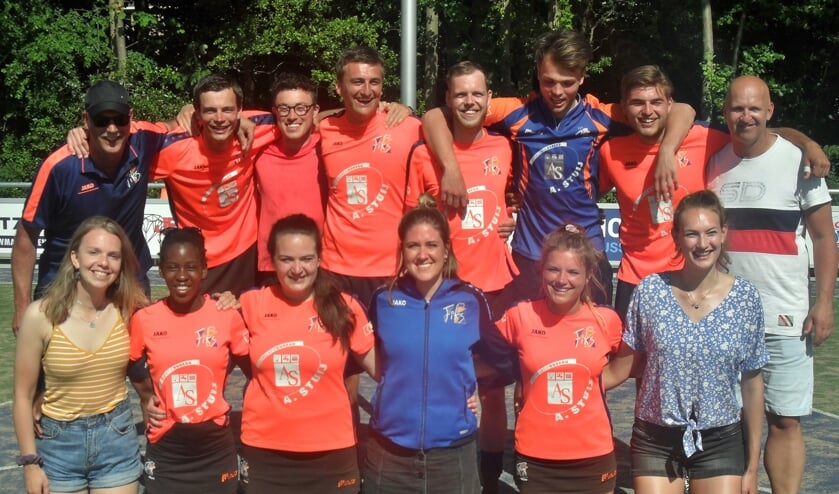 Fiks 2 promoveert naar de Reserve Hoofdklasse. Een ongekend resultaat voor de selectie van de korfbalvereniging: volgend seizoen mogen in de veldcompetitie beide teams op hoofdklasse-niveau uitkomen.