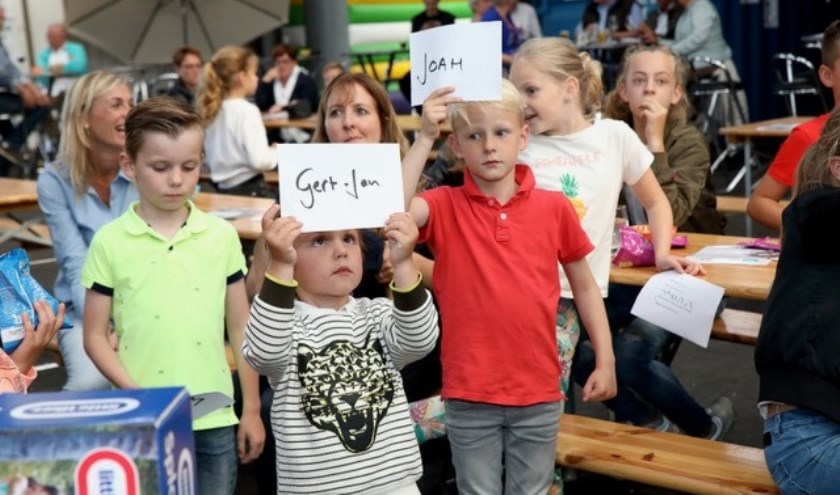De kinderveiling, een nieuw onderdeel van de jaarlijkse veiling van Werkgroep De Ruyter.