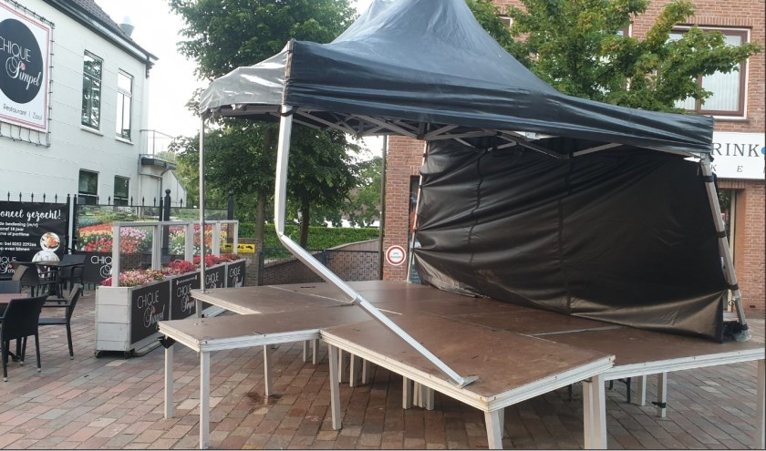 Wie meer weet over de vernieling van het podium op 't Vierkant, kan bellen met 0900 8844.