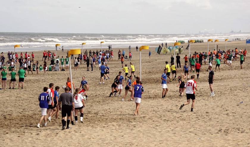 Zaterdag houdt Fluks voor de 28e keer het Beachkorfbaltoernooi. | Foto: PR