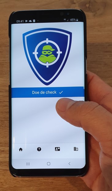Via de InbraakPreventieCheck-app op je telefoon kun je eenvoudig kamer voor kamer aflopen om te kijken of de boel inbraakveilig is.