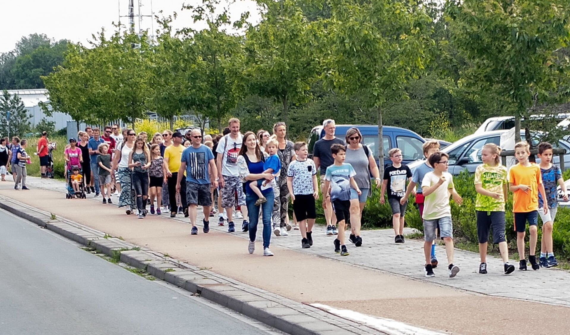 Dit jaar geen lange slierten van lopers langs de Leiderdorpse paden en lanen; iedereen loopt de 4 routes op eigen houtje, op zijn eigen tijd tussen 1 en 30 juni.