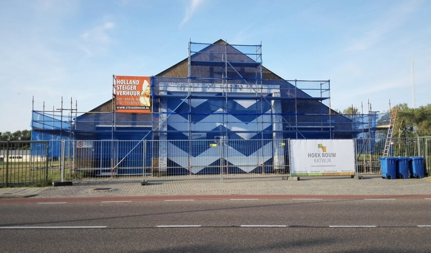 Het voormalige boothuis staat in de steigers. De aannemer is gisteren begonnen met restauratie. | Foto: RD