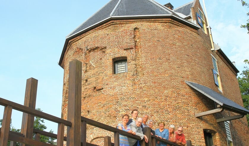 Wilma Geljon; Koos vd Zwet; Cor de Vries; Eric Prince; Truus vd Veld; Marianne Bergman; Annette Heus; Frans vd Veld.