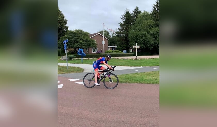 Hedi van Dijk-Poot uit Oegstgeest werd derde op de halve triatlon.