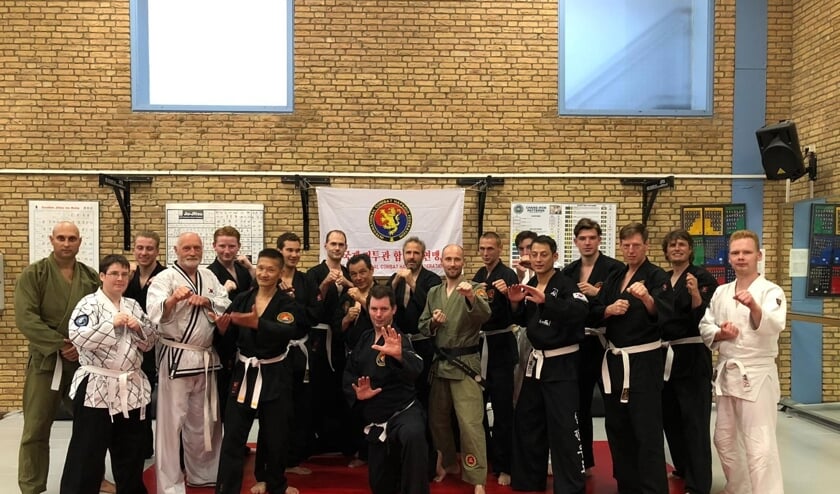Alle kandidaten en assistenten tijdens het examen in Arnhem. | Foto: pr.