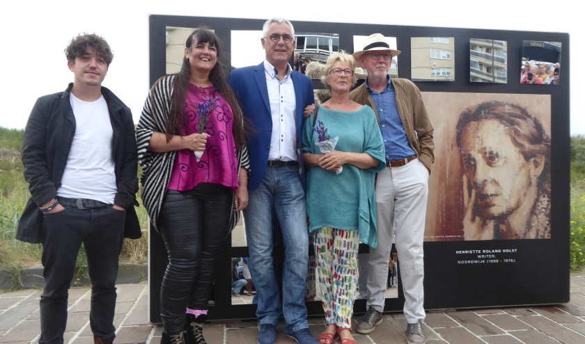 De vier culturele spiegels zijn te zien op de Koningin Wilhelmina Boulevard. | Foto: Ina Verblaauw