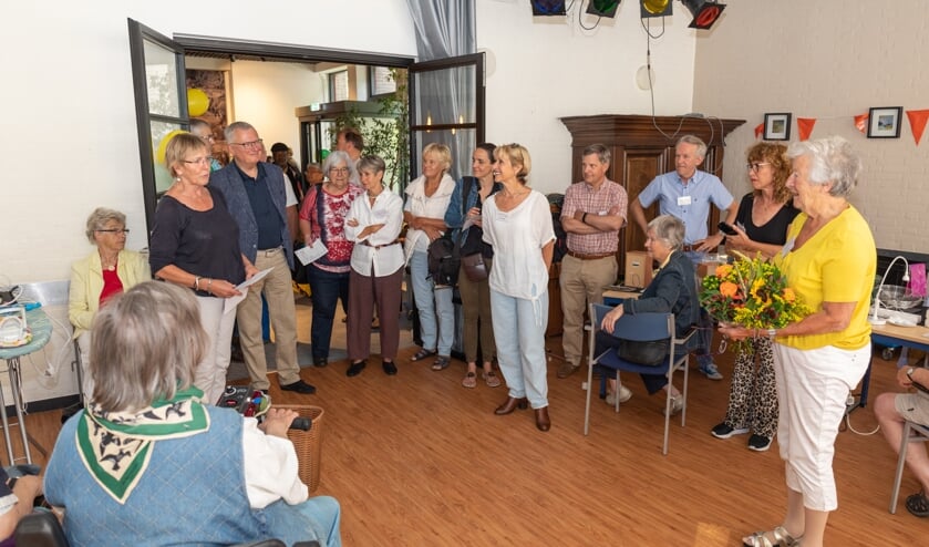 Tet Hiltermann blikte op een vrolijke manier terug op vijf jaar Repair Café Oegstgeest.
