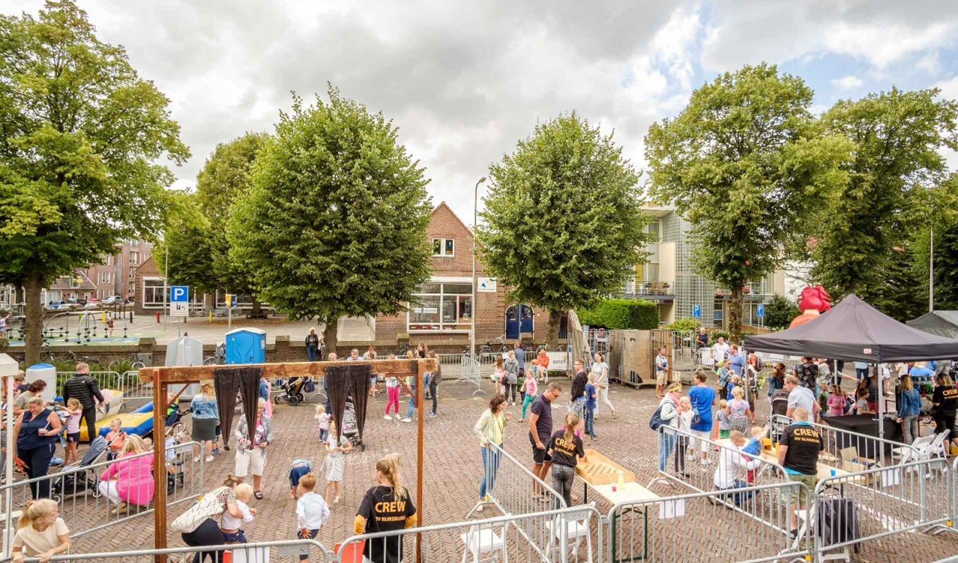 O.A. voor het opsteken van het kindercorso alsook voor de spelletjesmiddag op vrijdag kan OV Rijnsburg altijd vrijwilligers gebruiken. | Foto: OV Archief. 