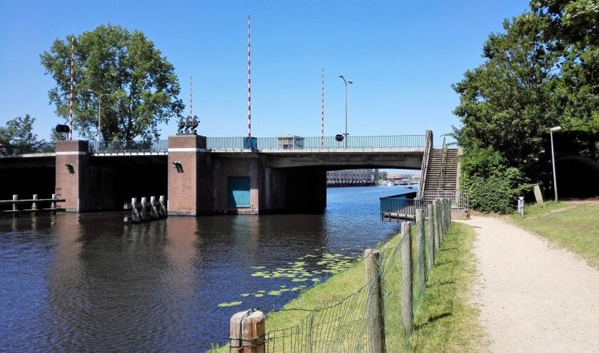 In september starten de werkzaamheden aan de Koningin Julianabrug. | Foto: archief.