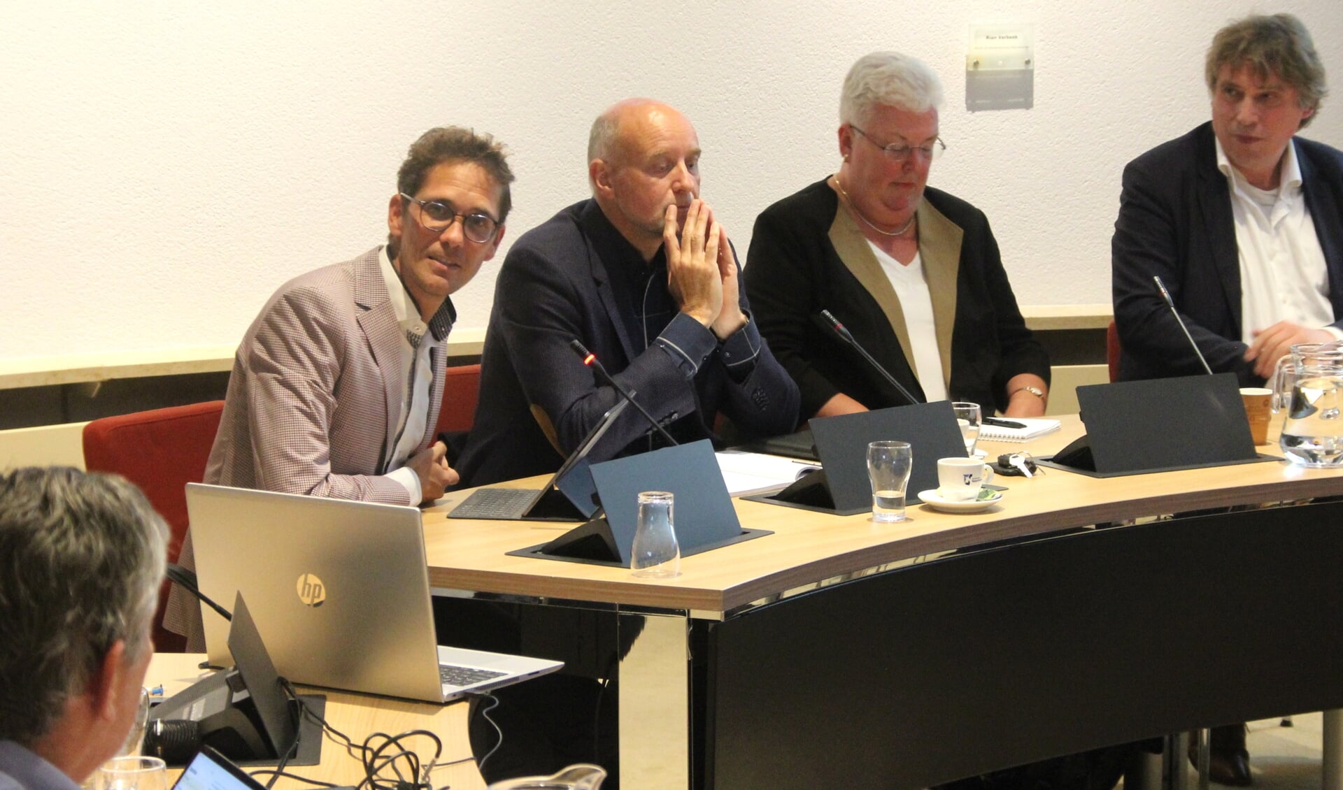 Arno van Kempen, hier naast wethouder Ter Hark, benadrukte dat hij in Noordwijk vooral suggesties kwam ophalen. | Foto: WS