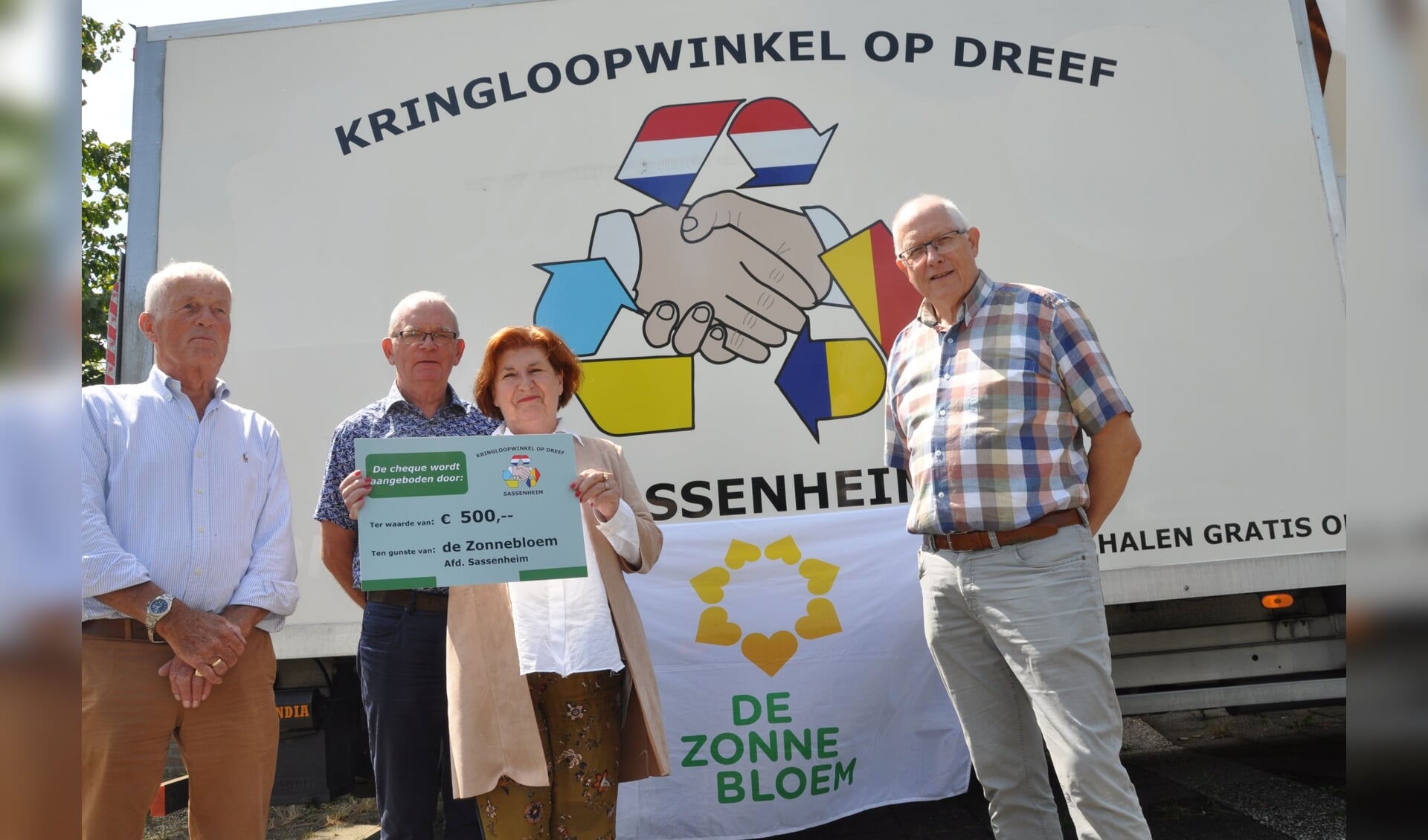 V.l.n.r. Krieno Bolt, Gerard van der Horst (Zonnebloem), Lia Ligthart (Zonnebloem) en Jan Lindhout. | Foto: pr./Henk Maat