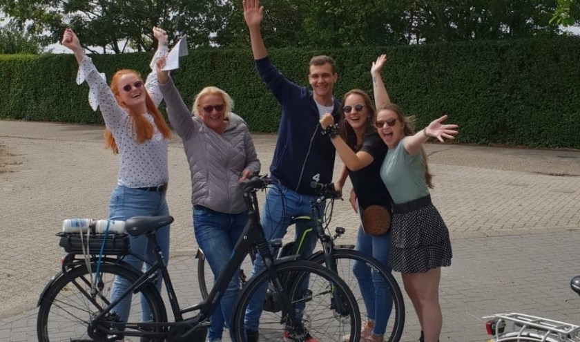 Enthousiaste fietsers tijdens de Bokkenrijders fietstocht. Deelnemers konden kiezen uit drie routes met ieder een ander thema. | Foto: pr.