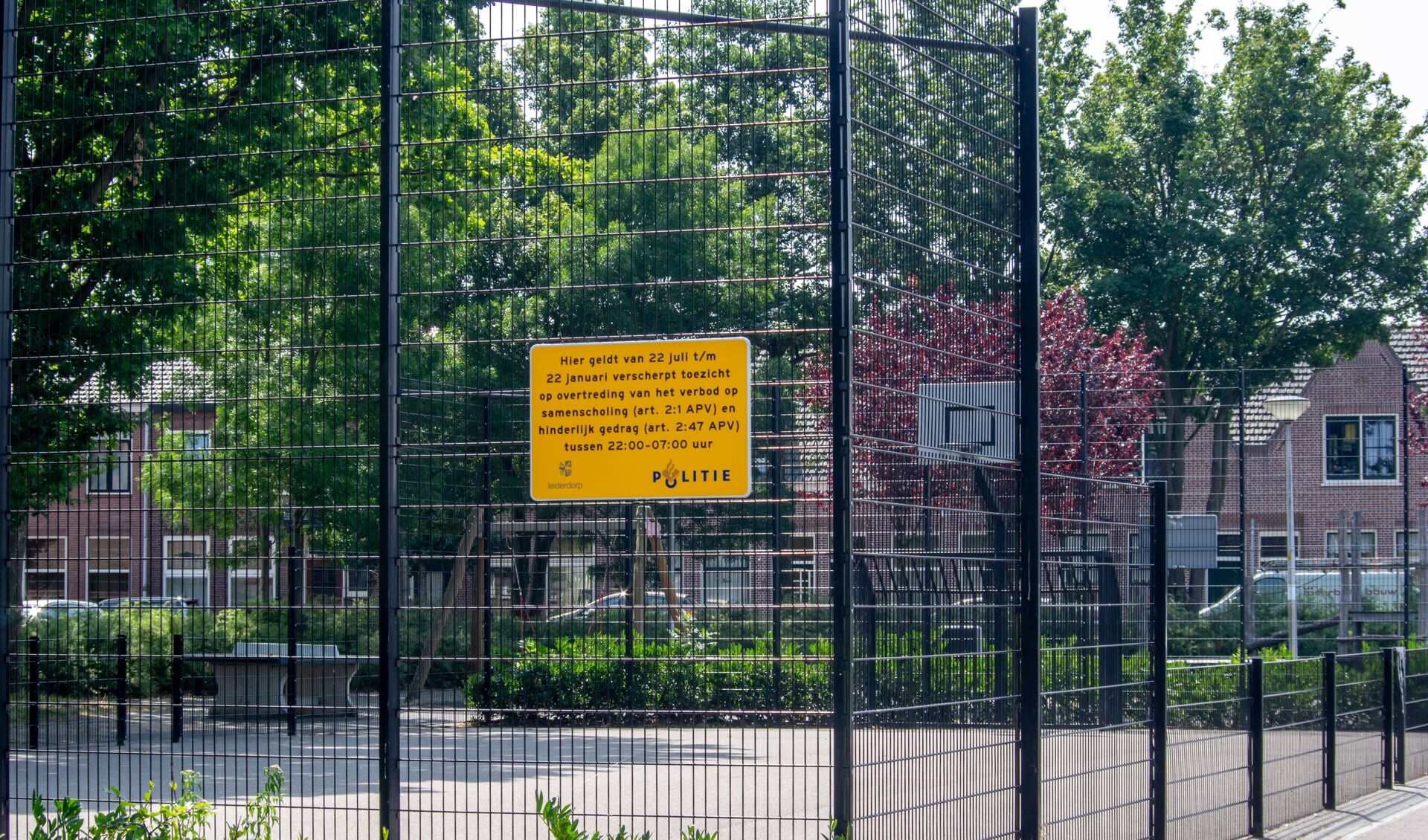 Het basketbal- en voetbalveldje aan het Hubrechtplein.