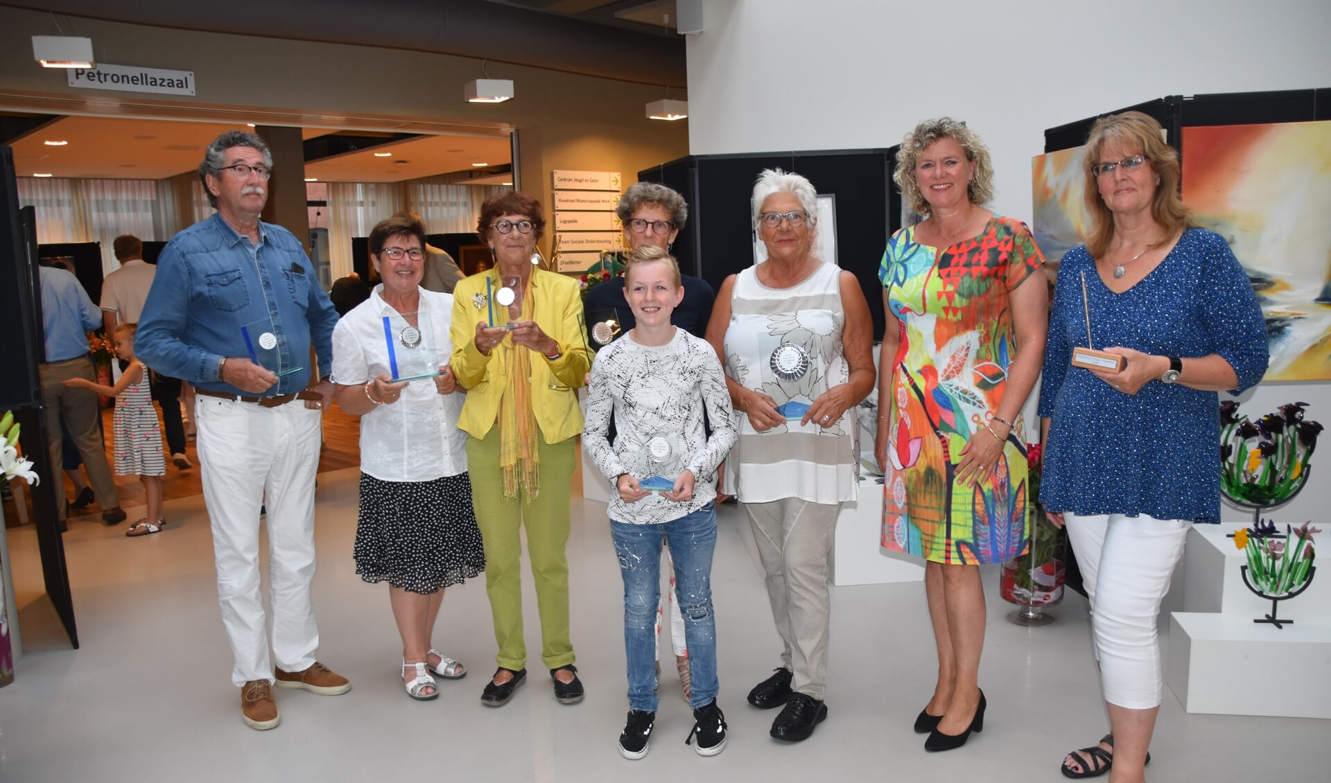 De prijswinnaars van de Rijnsburg Oranje Expositie. 