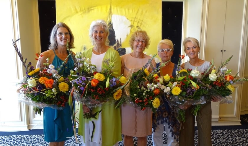 De organisatie van de kunstroute werd in de bloemetjes gezet. | Foto: Ina Verblaauw