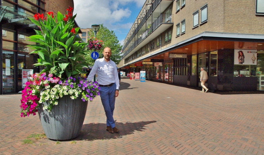 Alexander Beekhuis, voorzitter van Winkeliersvereniging Lange Voort: "Kom kopen bij lokale ondernemers, en houd afstand!"