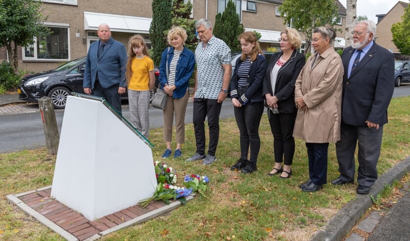 Aandacht voor de plek waar het vliegtuig neerstortte.