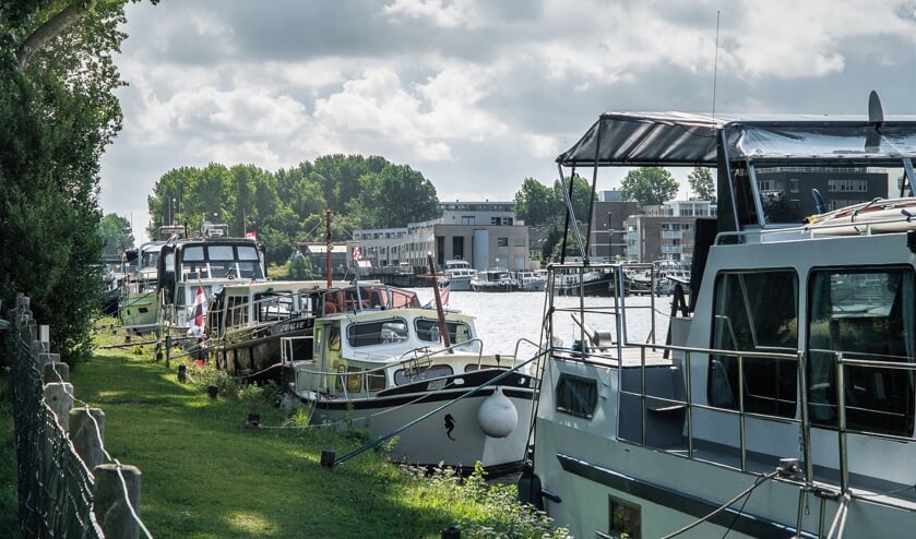 Hier lijkt het nog wat, maar er komen steeds minder passanten naar Katwijk. | Foto: Adrie van Duijvenvoorde