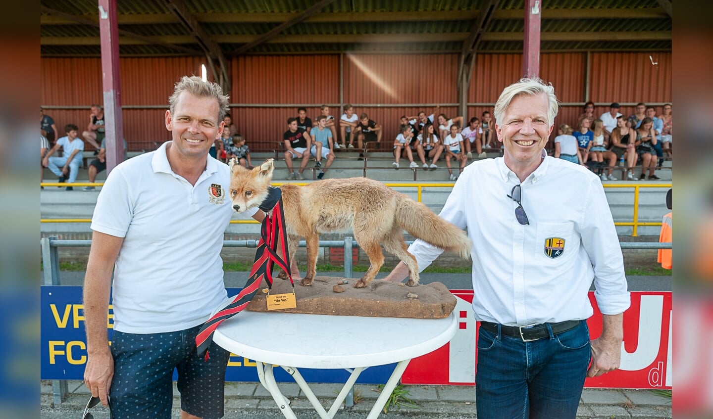 De beide voorzitters bij de Vos. | Foto lichtenbeldfoto.nl 