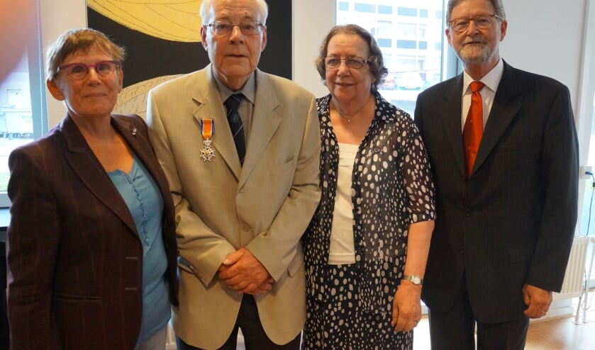 Jan den Boeft, met echtgenote Willy, op 3 juli 2015, de dag dat hij geridderd werd.