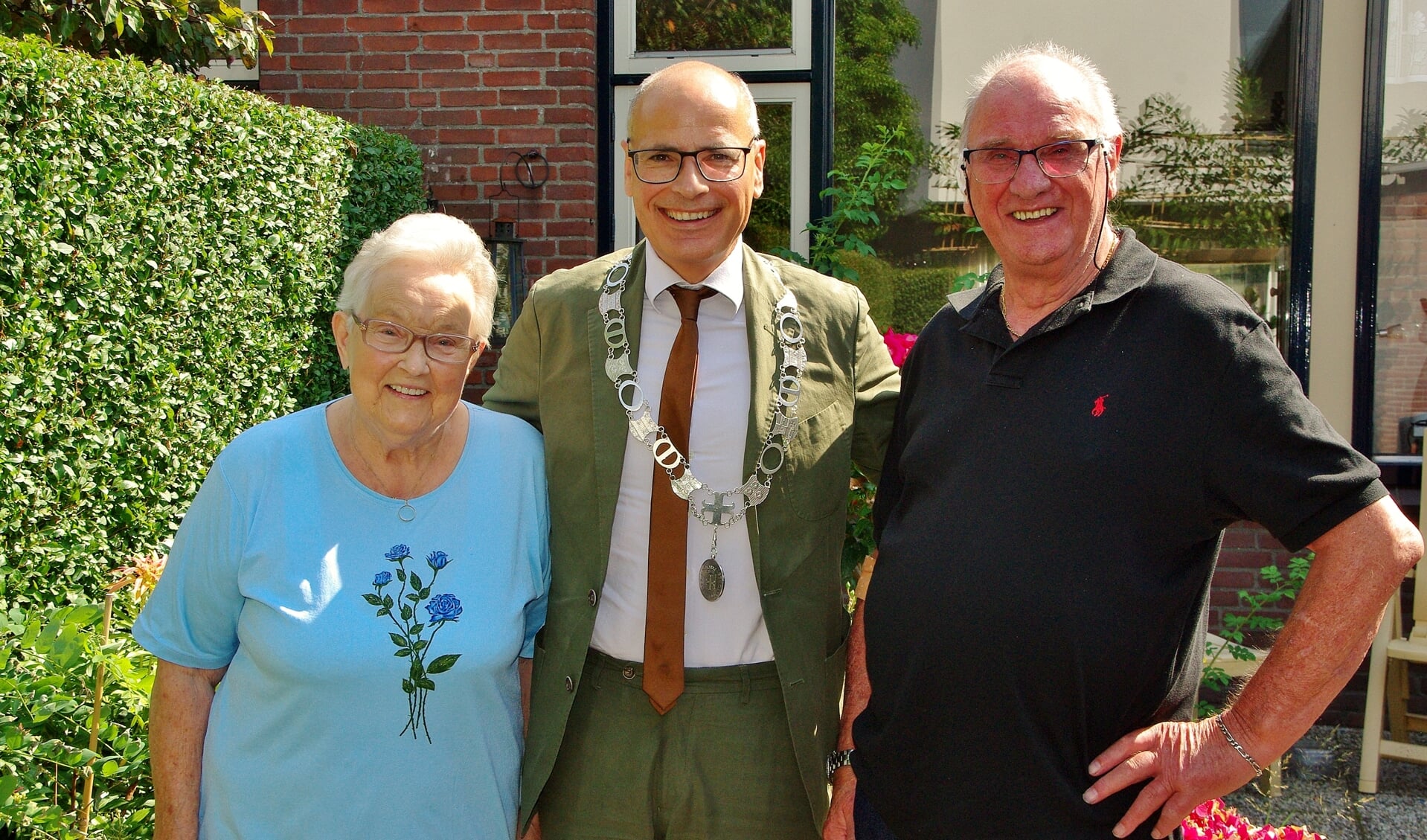 Op maandag 29 juli was burgemeester Emile Jaensch te gast bij bruidspaar Oudshoorn.